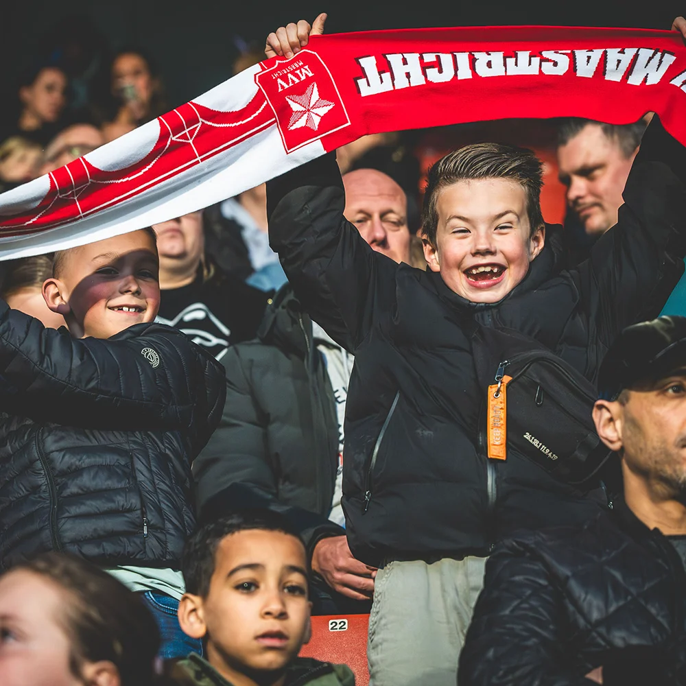 Jeugdsupporters Veer zien MVV