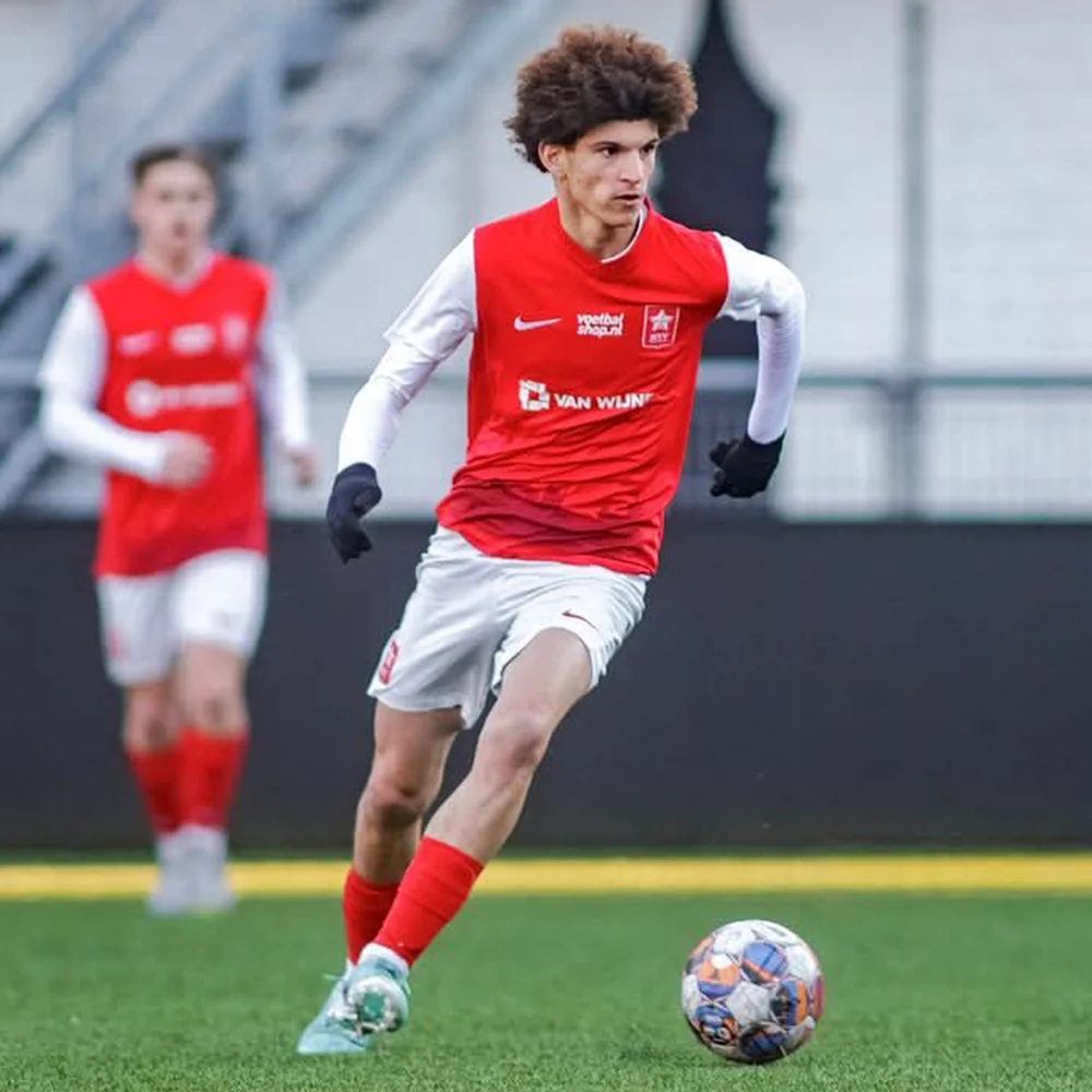 Jeugdspeler Veer zien MVV