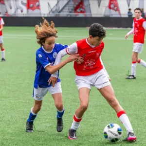 Jeugdspelers van Veer zien MVV