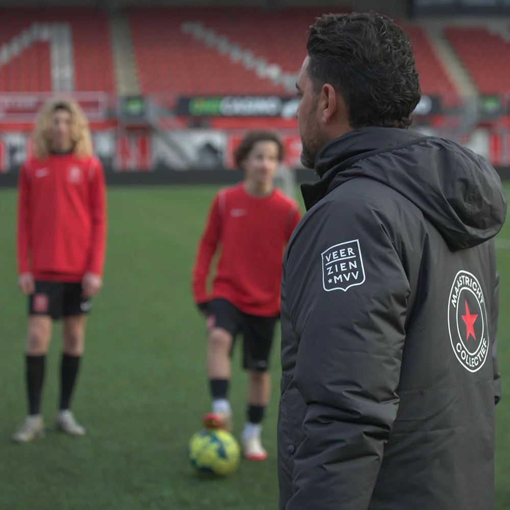 Jeugdtrainer spelers Veer zien MVV