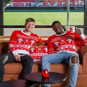 Kersttruien Veer zien MVV
