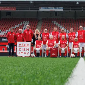 Senioren voetbal Veer zien MVV