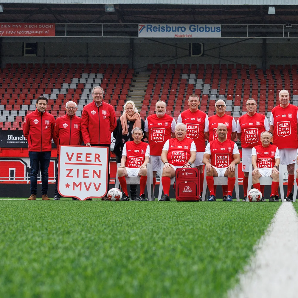 Senioren voetbal Veer zien MVV