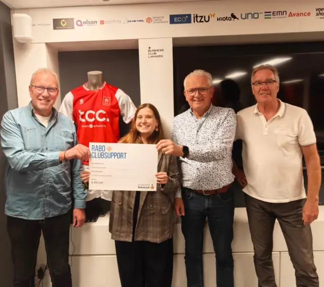 Bedankt Rabobank en iedereen die op ons gestemd heeft voor Rabo Clubsupport! Dankzij jullie steun heeft Veer zien MVV een cheque ontvangen van bijna 900 euro die ten goede komt aan de jeugd van MVV 👊💰⚽